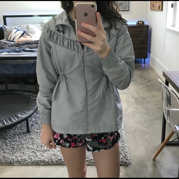 (SOLD) FILA Windbreaker - Picture 8 of 8